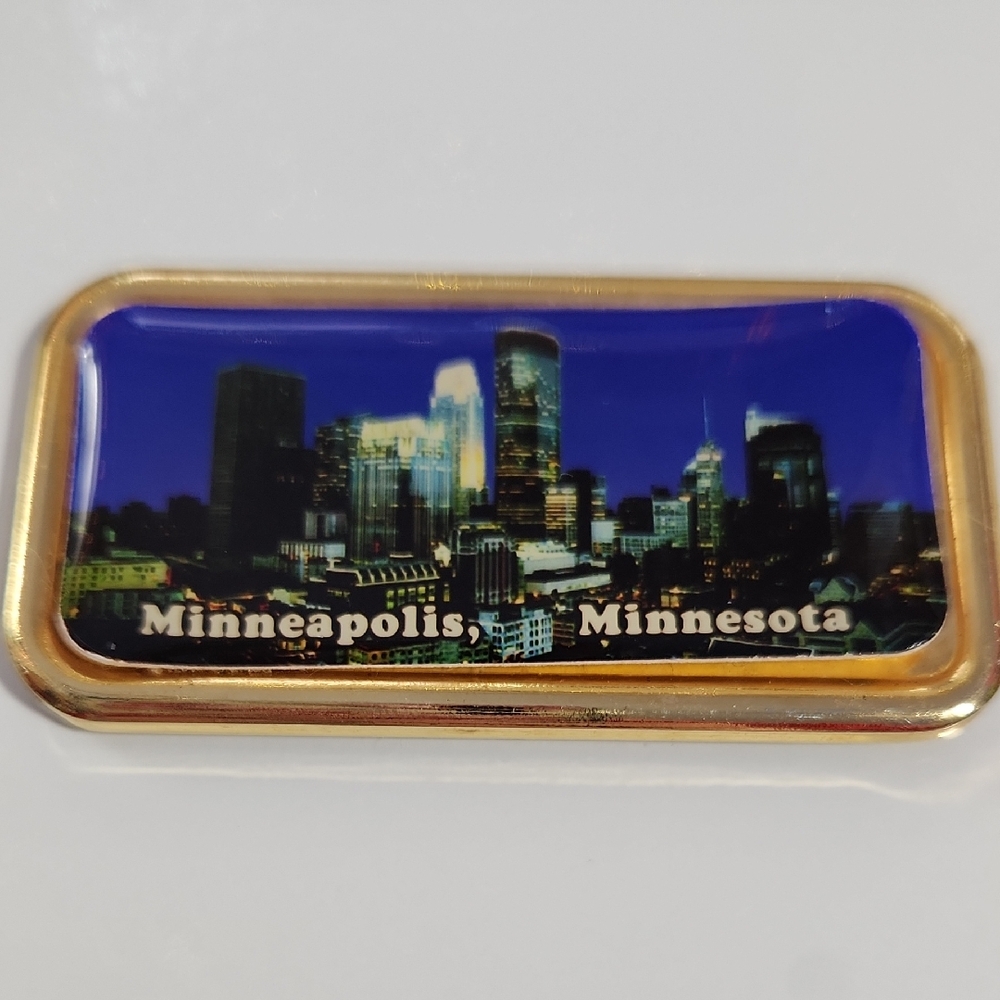 Minneapolis Skyline Souvenir Magnet - Gold and Blue